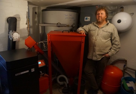 Anna og Mikkel sparer 15.000 kr. om året med solvarme og pillefyr